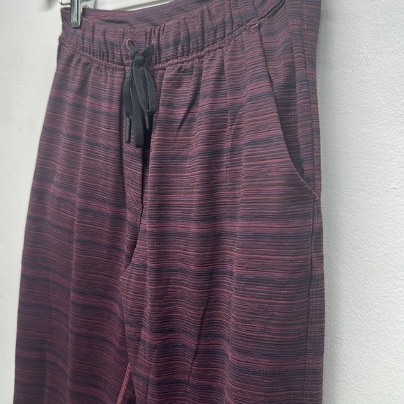 Lululemon Jet Crop Slim Leggings Pants Elastic Waist Striped Maroon Red Size 2 - Picture 4 of 8
